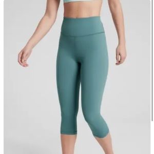 Athleta Elation Crop size Small